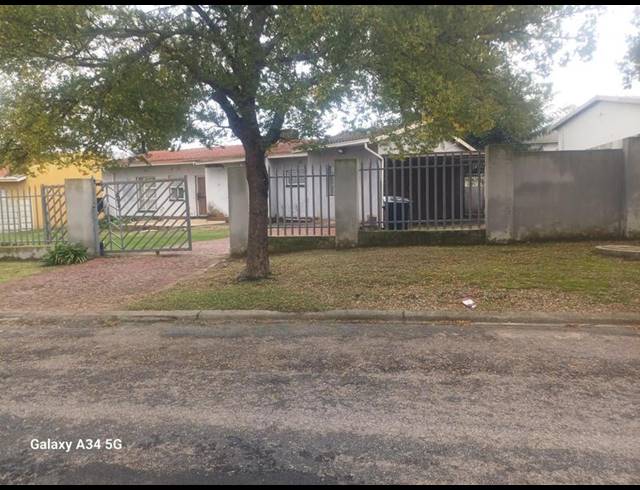 6 BEDROOM HOUSE FOR SALE IN BIRCHLEIGH NORTH